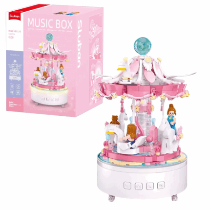 Set de construcție ”Carusel muzical”, 566 elem. SLUBAN „Carusel muzical” este o jucărie minunată care combină magia construcției cu bucuria muzicii. Cu 566 de piese din plastic de înaltă calitate, copilul poate asambla un carusel colorat și atrăgător, care se rotește și redă o melodie de leagăn liniștitoare, creând o atmosferă de basm.Funcționează cu 3 baterii AAA sau prin cablu USB (în funcție de model).Instrucțiunile detaliate din pachet fac procesul de asamblare ușor și plăcut. Este o alegere excelentă pentru copiii care adoră să creeze, dezvoltându-și în același timp imaginația și îndemânarea.Caracteristici: 	Număr de piese: 566 	Dimensiuni model asamblat: 24.5×15.1 cm 	Funcții: muzică, lumină, rotație 	Vârsta recomandată: 8+ 	Alimentare: 3× baterii AAA sau USB 	Dezvoltă motricitatea fină, logica și creativitatea