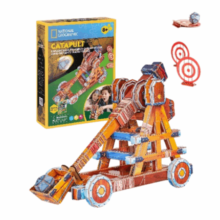 3D puzzle «Catapulta», 93 elemente Puzzle 3D puzzle Catapulta, de la CubicFun este un joc de puzzle foarte interesant pentru întreaga familie.Colectând 3D puzzle împreună cu copiii tăi, le poți povesti că cuvântul catapultă, sau în greaca veche katapeltes, este tradus ca „împotriva [κατα (kata)] scut [πέλτη (pelte)]”. Adică catapulta este o armă capabilă să spargă apărarea unui războinic la distanță. La greci, cuvântul catapultă însemna pur și simplu o armă de aruncare. Catapulta trage săgeți relativ ușoare de-a lungul unei traiectorii plane.Un hobby uimitor care dezvoltă nu numai gândirea logică, abilitățile motorii fine, perseverența și acuratețea, dar învață și o mulțime de lucruri interesante despre natură, în timp ce te distrezi cu familia ta.