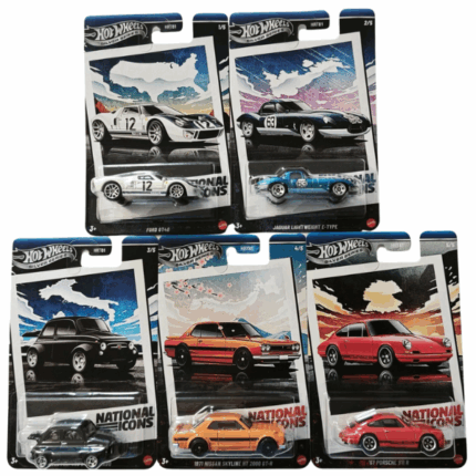 Набор Hot Wheels Silver Series 2025 «National Icons» 1:64, в асс. Откройте новую главу коллекционирования с серебристой серией Hot Wheels National Icons 2025! Этот премиальный набор включает 5 автомобилей, художественно выполненных в ретро‑стиле сошедших с аэродрома или гоночной трассы середины XX века. Каждая модель вдохновлена величайшими автомобильными иконами, символами дизайна и скорости: 	Ford GT40  	Jaguar Lightweight E‑Type  	Fiat 500 D Modificado  	Nissan Skyline HT 2000 GT‑R (1971)  	Porsche 911 R ’67 — встретите красный вариант «common» и редкий chase с покрытием Spectraflame RedХарактеристики: 	Масштаб: 1:64, стандартный размер моделей Hot Wheels 	Серия: Silver Series — National Icons 	Материал: литой цинк и пластик, покрытие Silver chrome 	Рекомендуется для детей от 3 лет и выше (для коллекционеров любого возраста)