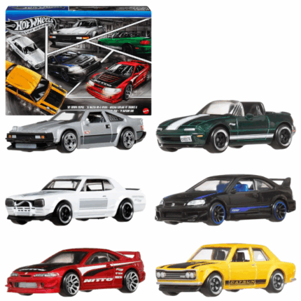 Set de mașinuțe colecționabile Hot Wheels „Străzile Japoniei” 1:64 Setul Hot Wheels „Străzile Japoniei” aduce un plus de viteză oricărei colecții auto. Include șase mașinuțe la scară 1:64, reprezentând modele japoneze moderne și clasice, realizate la calitate superioară — complet din metal.Modele incluse în set: 	Toyota Supra 1982 	Mazda MX-5 Miata 1991 	Nissan Skyline HT 2000GT-X 	Honda Civic Si 	Acura Integra GSR 2001 (modificată) 	Datsun 510 1971Caracteristici: 	Modele complet metalice cu detalii realiste și finisaj cromat Silver 	Estetică JDM (Japanese Domestic Market) – mașini tunate și legende retro 	Scară 1:64 – compatibile cu pistele standard Hot Wheels 	Ambalaj de tip cadou – multipack cu 6 vehicule 	Recomandat pentru copii de la 3 ani în sus și pentru colecționari de toate vârstele