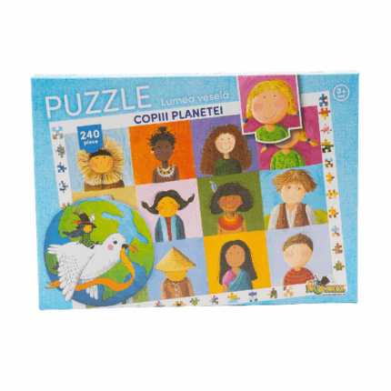 Puzzle » Copiii planetei», 240 de piese Un puzzle tematic cu 240 de piese, perfect pentru copiii care iubesc să descopere și să învețe prin joacă. Piesele sunt complet separate și amestecate în cutie, iar copilul trebuie să le îmbine corect pentru a obține o imagine completă, plină de culoare și veselie, care reprezintă o ilustrație educativă și amuzantă.Tema puzzle-ului este prietenia, armonia și dorul de joacă, care îi aduc pe copiii din toate colțurile lumii împreună într-o lume unită! La fel cum un copil îmbină piesele de puzzle pentru a crea o imagine frumoasă, așa și copiii din diverse țări sunt conectați prin valori comune.Vârsta recomandată: 3 ani și mai mari.