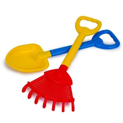 Set Unelte pentru nisip Jucării colorate pentru apă și nisip de la Burak Toys! Ele contribuie la dezvoltarea simțului tactil, a motricității fine, a imaginației copilului și a concentrării atenției. Aceste jucării favorizează formarea percepției culorilor. 	Setul include: lopată mare și greblă mare 	Material: plastic rezistent 	Vârsta recomandată: 3+ ani