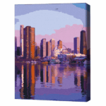Pictură pe numere 30*40 сm (fără cutie) – Metropolis în zori Setul include: 	pânză de bumbac cu o diagramă numerotată a imaginii, pe o ramă de lemn 	 3 perii de diferite grosimi 	 vopsele acrilice numerotate 	 monturi pentru fixare pe perete