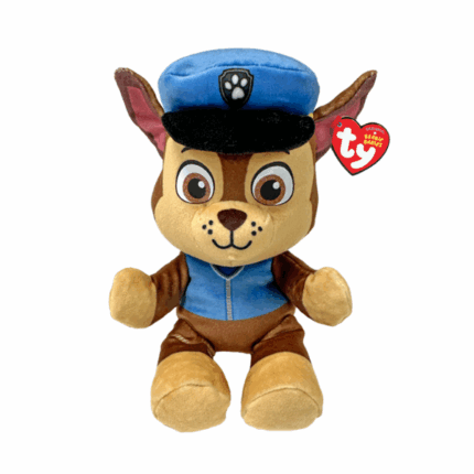 Полицейский щенок Chase 15/20 см (Beanie Babies) Познакомьтесь с Chase — храбрым и преданным полицейским щенком из популярного мультсериала PAW Patrol, теперь в мягкой версии TY Beanie Babies! Выполнен в фирменной синей униформе, Chase готов к любым приключениям и спасательным миссиям. Его выразительные глаза и мягкое тело делают его идеальным спутником для игр и объятий.Особенности: 	Изготовлен из особенно мягкого материала с гибким, податливым корпусом 	Ручная работа — высочайшее качество в индустрии 	Идеальный коллекционный экземпляр для фанатов Paw Patrol 	Яркие, насыщенные цвета и классический костюм 	В комплекте фирменное сердечко Ty 	Только сухая чистка