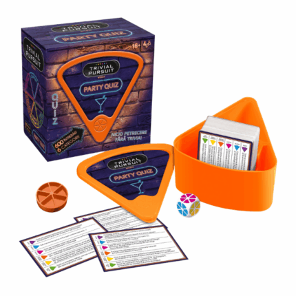 Joc de masă Trivial Pursuit «Party Quiz» (ro) Testează-ți cunoștințele despre diverse subiecte, inclusiv despre România, cu ajutorul jocului Trivial Pursuit "Party Quiz"! Acest joc de petrecere conține 600 de cartonașe cu întrebări împărțite în 6 categorii: Muzică, Filme și Emisiuni TV, Lifestyle, Călătorii, Cine sunt eu?, Mâncare și Băutură.Setul include un zar cu fețe colorate – fiecare culoare corespunde unei categorii de întrebări.Cum se joacă: 	Arunci zarul și răspunzi la întrebarea de pe cartonașul cu culoarea indicată. 	Dacă nu știi răspunsul sau nu vrei să răspunzi, poți spune „pas” și arunci din nou zarul. 	Răspunsurile corecte sunt tipărite pe verso. 	Câștigă jucătorul care răspunde corect la cele mai multe întrebări.Caracteristici: 	Dimensiuni cartonașe: 12 x 7 cm 	Material: carton, plastic 	Număr jucători: 2+ 	Vârsta recomandată: 16+ 	Instrucțiuni în limba română