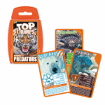 Настольная игра Top Trumps «Хищники» (англ.) Отправьтесь в захватывающее путешествие по миру самых смертоносных хищников планеты с карточной игрой TOP TRUMPS: Хищники. В этой увлекательной и познавательной игре вы встретите косатку, комодского варана, белого медведя и других опасных животных. Сравнивайте их силу, скорость, скрытность и рейтинг убийцы, чтобы выяснить, кто из них самый опасный.Ключевые особенности: Познавательная карточная игра, оживляющая самых опасных хищников мира Играйте в любое время и в любом месте, с любым количеством игроков Узнайте, сколько весит большая белая акула, насколько скрытен скорпион и каков рейтинг убийцы у американского аллигатора Удобный пластиковый футляр делает игру идеальной для путешествий Подходит для детей от 6 лет Комплектация: 33 карты с изображениями и характеристиками хищников Пластиковый футляр для хранения