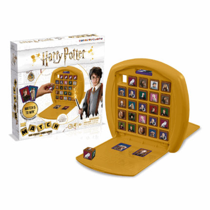 Настольная игра Top Trumps Match «Гарри Поттер» Любишь быстрые и захватывающие игры? Тогда Top Trumps Match — именно то, что тебе нужно! Это динамичная настольная игра, в которой важны логика, стратегия и немного удачи! Игра напоминает смесь крестиков-ноликов и «Морского боя» — два игрока соревнуются, не видя карт друг друга. Победа достаётся тому, кто первым соберёт ряд из 5 одинаковых персонажей. Подстраивайся под ход игры и мешай планам соперника!Благодаря компактному чемоданчику ты легко уберёшь игру после партии и сможешь взять её с собой в дорогу.Выбирай одного из 15 персонажей волшебного мира — Гарри, Гермиону, Рона и других — и сразись с друзьями в магическом поединке! Собери пять одинаковых изображений и побеждай!Правила игры:Цель — выстроить 5 одинаковых кубиков по вертикали, горизонтали или диагонали.Перед началом игры разместите кубики так, чтобы ни в одном ряду не было больше двух одинаковых. Перемешайте карты и раздайте каждому игроку по 2 — не подглядывая!Первым ходит младший игрок — он выталкивает кубик из верхнего левого угла. Второй игрок использует выпавший кубик и выталкивает следующий — но не из того же места!Игра продолжается, пока кто-то не соберёт ряд из 5 одинаковых персонажей и не крикнет «MATCH!».Внимание: если у соперника есть карта с изображением собранного персонажа, он перехватывает победу!В комплекте: 	25 кубиков 	15 карточек персонажей 	Пластиковое игровое поле с крышкойХарактеристики: 	Количество игроков: 2 	Возраст: от 4 лет 	Время игры: около 15 минут