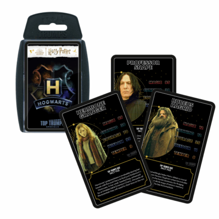 Настольная игра Top Trumps «Герои Хогвартса» (англ.) Идеальная карточная игра для всех поклонников Гарри Поттера! Проверь, насколько хорошо ты знаешь героев фильмов — а может, узнаешь о них что-то новое? Играть можно вдвоём или в компании. На каждой карточке ты найдешь не только любимого героя или локацию из мира Гарри Поттера, но и атрибуты, которые помогут одержать победу! Упакованная в удобную пластиковую коробку, колода легко отправится с вами хоть в самое далёкое путешествие и скрасит любую дорогу.Правила игры:Перетасуйте колоду и раздайте карты всем игрокам. Каждый держит свои карты лицом вниз. Возьмите верхнюю карту из своей стопки и выберите один из атрибутов. Остальные игроки тоже открывают свои верхние карты и сравнивают значения выбранного атрибута. У кого больше — тот забирает карты остальных игроков и кладёт их под свою стопку. Побеждает тот, кто соберёт все карты!Содержимое:● 33 карты в удобной пластиковой коробкеХарактеристики:● Количество игроков: от 2● Возраст: 6+● Время игры: 15 минут