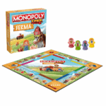 Joc de masă Monopoly Junior «Ferma» (ro) Monopoly Junior "Ferma" (ro) este un joc simplu și interactiv, conceput special pentru a-i introduce pe copii în lumea fascinantă a strategiilor financiare și a distracției clasice Monopoly.Copiii pătrund într-un univers fermecător al fermei, unde pot cumpăra terenuri, construi hambare, colecta monede și concura pentru titlul de cel mai bogat fermier. Cu reguli simplificate și componente atractive, jocul oferă o experiență distractivă și educativă în același timp.Setul include: Tablă de joc ilustrată cu tematică de fermă 4 pioni în formă de animale Cărți de proprietate și cărți de șansă Zaruri speciale Hambare și monede pentru tranzacțiiDetalii tehnice: Vârsta recomandată: 5+ Număr de jucători: 2–4 Durata jocului: aprox. 20 minuteMonopoly Junior "Ferma" (ro) transformă clasica experiență Monopoly într-o aventură captivantă pentru copii, dezvoltând creativitatea, gândirea strategică și abilitățile de negociere. Ideal pentru momente memorabile alături de familie și prieteni.