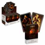 Cărţi de joc Waddingtons No. 1 «Casa Dragonului» Succesorul seriei „Urzeala Tronurilor”, „Casa Dragonului”, prinde viață în această ediție specială de cărți de joc Waddingtons Number 1! Jocurile de poker, bridge sau rummy devin mai palpitante când sunt jucate cu personaje iconice precum Prințul Daemon Targaryen, Rhaenyra I Targaryen și Alicent Hightower. Cine va urca pe tron – un Targaryen sau un Velaryon?Pachetul conține 52 de cărți de joc de calitate superioară și 2 jokeri, prezentate într-o cutie elegantă – perfecte pentru acasă sau în deplasare.Caracteristici principale: 	Pachet personalizat dedicat fanilor House of the Dragon 	52 de cărți + 2 jokeri, cu design de colecție 	Personaje din serial: Daemon, Rhaenyra I, Alicent și alții 	Ideal pentru jocuri clasice: Poker, Rummy, Snap, Bridge 	Vârstă recomandată: 18+ 	Număr de jucători: 2 sau mai mulți