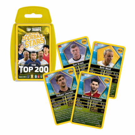 Настольная игра Top Trumps «World Football Stars 200» (2) Top Trumps: World Football Stars – Top 200 — это коллекционная карточная игра для поклонников футбола всех возрастов. Внутри — 200 карт с самыми известными звёздами мирового футбола: от легенд до восходящих талантов. Игроки сравнивают характеристики игроков (например, голы, техника, возраст), чтобы выиграть карты соперников. Второй набор включает удобный пластиковый футляр, правила и карты для игры. Это отличная возможность узнать больше о футболистах и весело провести время.Начни собирать всех лучших футболистов мира с набором Top Trumps TOP 200, всего доступно 6 коллекционных паков. В коллекции — игроки из Англии, Европы, США, Германии, Испании, Ближнего Востока, среди них и мужчины, и женщины.Игра подходит детям с 6 лет и взрослым.