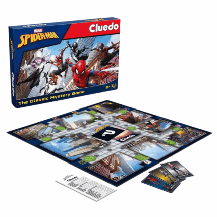 Joc de masă Cluedo  «Spider-Man» (en) Cluedo: Spider-Man — intră în pielea unui reporter al ziarului Daily Bugle și investighează povești palpitante alături de supereroii tăi preferați. Urmărește-l pe Spider-Man, Ghost Spider sau pe purtătorul costumului Symbiote, dar ferește-te de Sinister Six care vor să-ți împiedice ancheta. În acest joc trebuie să descoperi care supererou se luptă cu ce villain și în ce parte a orașului. Folosește cărțile Spider Sense și Notebook care te pot ajuta sau încetini pe parcurs.Caracteristici: 	Joc clasic de investigație Cluedo cu personaje din universul Spider-Man 	Alege-ți supereroul preferat și explorează diferite zone ale orașului 	Descoperă cine se luptă cu cine și unde 	Utilizează cărțile Spider Sense și Notebook pentru a avansa sau a întâmpina obstacole 	Joc pentru familie și prieteni 	Vârstă recomandată: 8+ 	Număr de jucători: 2+
