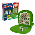 Настольная игра Top Trumps Match «Мировые футбольные звёзды» Погрузитесь в мир футбола и стратегии с Top Trumps Match: Мировые футбольные звёзды — взрывным кубическим поединком для настоящих фанатов! В этой версии вы соперничаете, составляя выигрышную линию из пяти кубиков с известными игроками — Лионелем Месси, Эрингом Халандом и другими — по горизонтали, вертикали или диагонали. Но будьте внимательны: хитрая карта «Top Trumps» способна круто изменить исход партии.Яркие кубики с качественной графикой и динамичный игровой процесс не дадут заскучать ни детям, ни взрослым. Компактная пластиковая коробка делает эту игру отличным выбором для поездок, вечеринок и семейных развлечений.Ключевые особенности: 15 кубиков с изображениями всемирно известных футболистов Цель — составить пять в ряд быстрее соперника Карта «Top Trumps» может изменить всё в последний момент Развивает память, внимательность и логику Компактный пластиковый футляр для удобства и безопасностиПараметры: Для 2 игроков Возраст: от 4 лет Размер упаковки: 27 × 27 × 5 см