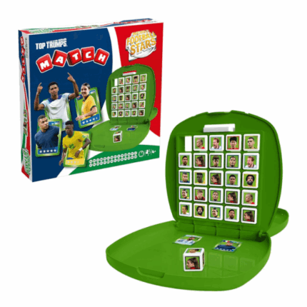 Настольная игра Top Trumps Match «Мировые футбольные звёзды» Погрузитесь в мир футбола и стратегии с Top Trumps Match: Мировые футбольные звёзды — взрывным кубическим поединком для настоящих фанатов! В этой версии вы соперничаете, составляя выигрышную линию из пяти кубиков с известными игроками — Лионелем Месси, Эрингом Халандом и другими — по горизонтали, вертикали или диагонали. Но будьте внимательны: хитрая карта «Top Trumps» способна круто изменить исход партии.Яркие кубики с качественной графикой и динамичный игровой процесс не дадут заскучать ни детям, ни взрослым. Компактная пластиковая коробка делает эту игру отличным выбором для поездок, вечеринок и семейных развлечений.Ключевые особенности: 	15 кубиков с изображениями всемирно известных футболистов 	Цель — составить пять в ряд быстрее соперника 	Карта «Top Trumps» может изменить всё в последний момент 	Развивает память, внимательность и логику 	Компактный пластиковый футляр для удобства и безопасностиПараметры: 	Для 2 игроков 	Возраст: от 4 лет 	Размер упаковки: 27 × 27 × 5 см