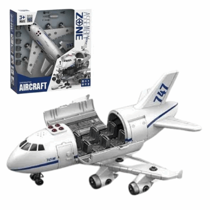 Jucărie «Avion de pasageri» cu lumini și sunete Oferă-i copilului tău o experiență captivantă cu avionul de jucărie! Această jucărie interactivă este echipată cu efecte luminoase strălucitoare și sunete realiste, aducând distracție și entuziasm în timpul jocului. Datorită funcției automate de evitare a obstacolelor, avionul își schimbă direcția la impact, asigurând o mișcare continuă și joc distractiv.Caracteristici: 	Efecte: lumini strălucitoare și sunete realiste 	Material: plastic durabil și sigur 	Alimentare: 3 baterii tip AA (nu sunt incluse) 	Vârstă recomandată: de la 3 aniAcest avion este cadoul perfect pentru micii pasionați de aviație, stimulând imaginația și coordonarea mișcărilor. 