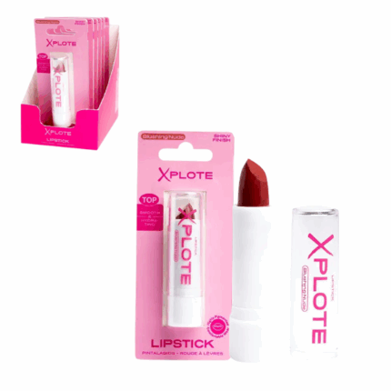 Ruj de buze XPLOTE «Blushing Nude» Oferă-ți buzelor o notă de rafinament și naturalețe cu rujul cremos Xplote în nuanța Blushing Nude. Acest roz nude delicat accentuează frumusețea naturală și adaugă o atingere de feminitate subtilă. Perfect pentru machiajul de zi cu zi, dar și pentru ocazii speciale. Formula sa bogată în pigmenți și textura cremoasă asigură o aplicare ușoară, hidratare și rezistență îndelungată.Caracteristici: 	Nuanță roz nude delicată 	Textură cremoasă și hidratantă 	Culoare intensă dintr-o singură aplicare 	Confort de purtare fără senzație de uscăciune 	Ideal pentru machiaj natural sau sofisticat