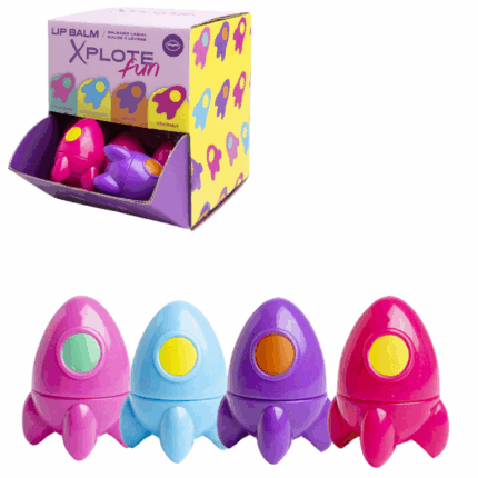 Balsam de buze XPLOTE FUN „Călătorie spațială”, as. XPLOTE FUN „Călătorie spațială” — balsamul de buze care te duce într-o galaxie a îngrijirii și prospețimii!Cu un design unic în formă de rachetă și patru arome delicioase — căpșună, strugure, cocos și vată de zahăr— acest balsam hidratează, hrănește și protejează buzele, oferindu-ți o experiență distractivă la fiecare aplicare.Caracteristici: 	Design original și jucăuș — în formă de rachetă 	Arome: căpșună, strugure, cocos, vată de zahăr 	Hidratează și catifelează buzele 	Format compact — ușor de purtat oriunde 	Potrivit atât pentru copii, cât și pentru adulțiTransformă-ți rutina zilnică într-o aventură stelară cu XPLOTE FUN „Călătorie spațială”!Atenție! Conține piese mici – pericol de sufocare.Opriți utilizarea dacă apar iritații.
