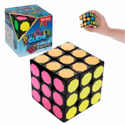 Cub Rubik, octogon Cub de calitate superioară, cu rotire excelentă și performanță bună – un cadou ideal care oferă ore întregi de distracție. Este practic și compact, ușor de transportat în geantă, astfel încât să-l poți scoate și să continui distracția oriunde.Caracteristici: 	Cubul are un design cu 6 fețe, fiecare față fiind formată din 9 pătrate cu formă octogonală, toate de aceeași culoare. 	Este un puzzle clasic de potrivire a culorilor: prin rotire, culorile se amestecă aleatoriu, dar odată ce rezolvi jocul, cubul revine la forma sa perfectă – 6 fețe într-o singură culoare.Avantaje: 	performanță ridicată, rotire rapidă și de calitate, tăiere excelentă a colțurilor, stabilitate foarte bună, margini rotunjite și o piesă centrală rotundă care facilitează și accelerează rotirea. Designul anti-blocare reduce frecarea și rezistența, îmbunătățind fluiditatea mișcărilor. 	Cubul magic dezvoltă simțul spațial și îmbunătățește memoria copiilor. Pentru adulți, este un mod eficient de relaxare și reducere a stresului, iar pentru vârstnici — un mijloc de prevenire a pierderii memoriei. 	Acest joc nu se demodează niciodată și îi ține pe copii departe de ecranele televizoarelor și telefoanelor. 	Jucăria este fabricată din plastic de calitate, netoxic.