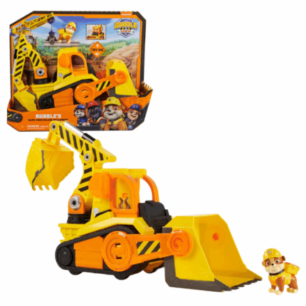 Buldozer cu figurină, Rubble & Crew, seria «Patrula Cățelușilor» Fă cunoștință cu Rubble, cățelul constructor îndrăgit din serialul „Patrula Cățelușilor”! Arată exact ca în desen, cu uniforma sa de șantier și blăniță detaliată. Copiii vor adora să creeze propriile aventuri de construcție cu acest personaj simpatic.Caracteristici: 	Buldozer interactiv cu cupă mobilă și excavator pivotant — copiii pot să sape, să încarce și să construiască. 	Lumini și sunete: așază-l pe Rubble în scaunul șoferului și apasă — se vor activa luminile intermitente și sunetele autentice din serial! 	Figurină colecționabilă: Rubble inclus, ideal pentru joacă de rol și colecții. 	Joc educativ: ajută la dezvoltarea abilităților motorii fine, imaginației și jocului creativ.Adună toată colecția Rubble & Crew pentru ore nesfârșite de joacă și distracție pe șantier!Include: 1 vehicul de construcții, 1 figurină RubbleRecomandat pentru copii de la 3 ani