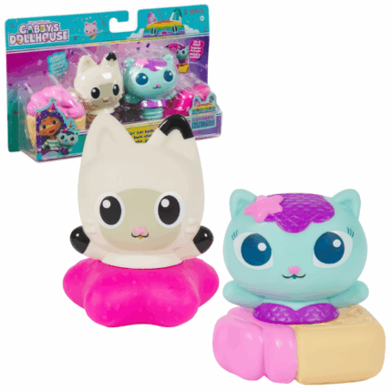 Set de jucării pentru baie, seria Gabby’s Dollhouse Adaugă magie în baia copilului cu jucăriile de baie din seria Gabby’s Dollhouse! Acest set include două pisicuțe simpatice — Mercat și Pandy Paws, care plutesc vertical și stoarc apă, transformând baia într-o aventură plină de veselie.Cum se utilizează: 	Umpleți figurină cu apă, apoi apăsați pentru a obține un jet de apă distractiv. 	Baza (pop-flotori) este detașabilă și poate fi schimbată pentru modul de plutire ideal.Beneficii: 	Detalii vii, inspirate din serial, perfecte pentru mici fani. 	Plutesc + stropesc = joacă acvatică amuzantă și educativă. 	Ușor de curățat — permite demontarea și clătirea. 	Recomandat copiilor de peste 3 ani.Oferiți clipe de baie pline de bucurie cu personajele Gabby’s Dollhouse!