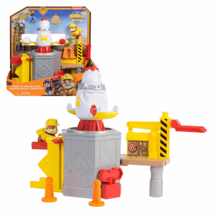 Set de joacă «Nava Spațială: Lansare și Rotire”, Rubble & Crew, seria «Patrula Cățelușilor» Pregătește-te pentru o aventură intergalactică alături de setul de joacă „Lansare și Rotire” cu navă spațială de la Rubble & Crew! Însoțește-l pe Rubble într-o misiune prin mai multe zone de joacă.Așază-l pe Rubble pe platforma de lansare din stânga, ridică platforma pentru a lansa racheta, apoi pune-l în navetă și apasă butonul de sus pentru a activa funcția de rotire — distracție garantată!După aceea, ridică platforma din dreapta pentru a descoperi standul cu jocuri de carnaval și joacă-te în voie, apoi coboară platforma pentru a relua distracția de la început!Caracteristici: 	Set de joacă interactiv cu platforme mobile și rachetă rotativă. 	Apasă butonul pentru a învârti nava spațială. 	Stimulează imaginația și dezvoltarea motrică. 	Potrivit pentru copii de la 3 ani în sus.Descoperă întreaga colecție Rubble & Crew cu camioane de construcții, figurine și seturi cu nisip kinetic Build-It (fiecare se vinde separat), pentru ore întregi de joacă educativă și distractivă în familie!