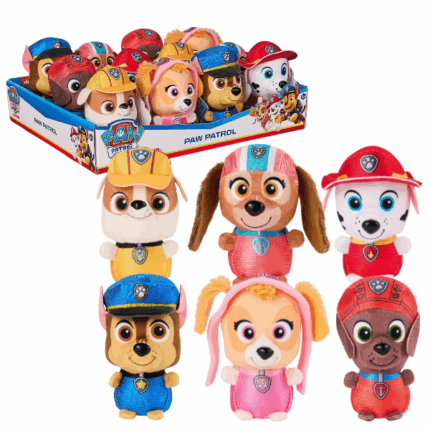 Мягкая игрушка Gund «Щенячий Патруль», 7,5 см (асс.) Знакомьтесь с героями любимого мультфильма «Щенячий патруль»! Эти очаровательные щенки-спасатели всегда готовы прийти на помощь — будь то пожар, авария или спасение кота с дерева. Каждая собачка представляет важную профессию: полицейский, пожарный, строитель и другие. Эти плюшевые щенки высотой 7,5 см одеты в свою фирменную форму и готовы к любым приключениям.Особенности: 	Размер 7,5 см – компактный и удобный для детских ручек. 	6 уникальных дизайнов – любимые герои из «Щенячьего патруля» в плюшевом исполнении. 	Мягкий и безопасный материал – изготовлены из качественного и приятного на ощупь текстиля. 	Развивает воображение – дети могут разыгрывать спасательные миссии, как в мультфильме. 	Отлично подходят для коллекции – прекрасный подарок для всех маленьких поклонников серии. 	Идеальны для праздников и дней рождения – подарят радость и положительные эмоции!Подарите магию «Щенячьего патруля» — эти милые и мягкие щенки обязательно станут любимыми друзьями ваших малышей!