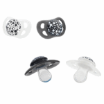 Set de 2 Suzete din Silicon în formă Ortodontică, neagră și albă, 6+ luni Descriere produs: Oferiți copilului dumneavoastră confort și siguranță cu setul de suzete din silicon de la Twistshake. Aceste suzete sunt fabricate din silicon moale de înaltă calitate, ceea ce asigură un confort maxim pentru copilul dumneavoastră. Datorită orificiilor mari de ventilație și formei perfecte, suzetele sunt prietenoase cu pielea delicată a bebelușului.Formă ortodontică. Suzetele au o formă ortodontică care sprijină dezvoltarea sănătoasă a dinților și maxilarului copilului dumneavoastră.Fără BPA. Produsul este complet sigur atât pentru copilul dumneavoastră, cât și pentru dumneavoastră.Beneficii pentru copil: Suzetele ortodontice contribuie la formarea corectă a dinților și maxilarului, prevenind problemele dentare în viitor. Siliconul moale și forma confortabilă fac suzeta plăcută pentru supt, ceea ce poate ajuta la calmarea și satisfacerea nevoilor copilului dumneavoastră. Orificiile de ventilație ajută la prevenirea formării unui vacuum și asigură o respirație ușoară, prevenind iritațiile pielii.