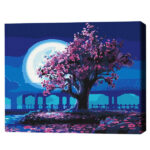 Pictură pe numere 40*50 сm (fără cutie) – Sakura în lumina lunii Setul include:• pânză de bumbac cu o diagramă numerotată a imaginii, pe o ramă de lemn• 3 perii de diferite grosimi• vopsele acrilice numerotate• monturi pentru fixare pe perete