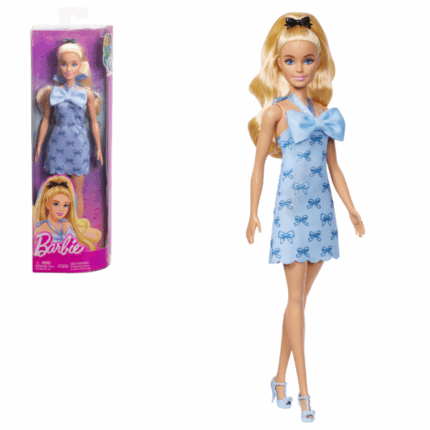 Кукла Barbie «Голубые бантики» Куклы Barbie Fashionistas празднуют разнообразие и вдохновляют на бесконечные истории и модные эксперименты. Эта инклюзивная коллекция показывает детям, как весело выражать индивидуальность через стиль и моду!Особенности: 	Уникальный образ с голубыми бантиками — элегантно и стильно 	Стимулирует творческое мышление и ролевую игру 	Помогает развить вкус и любовь к моде 	Отличный подарок для юных поклонников Barbie 	Кукла не стоит самостоятельно 	Подходит для детей от 3 лет