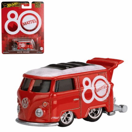 Hot Wheels Model aniversar „Volkswagen Kool Kombi”, 1:64 Sărbătorește 80 de ani de la înființarea companiei legendare Mattel cu modelul colecționabil Hot Wheels Volkswagen Kool Kombi la scara 1:64. Această versiune premium este realizată în culoarea roșu-rubiniu, cu logoul distinctiv „80 Mattel” și se remarcă prin calitatea superioară: caroserie și șasiu complet metalice (Metal/Metal) și roți din cauciuc Real Riders. Ambalajul cu design tematic îl face perfect pentru expunere în colecție. Alegerea ideală pentru colecționari, fanii Hot Wheels și iubitorii de mașini clasice.Caracteristici: 	Scară: 1:64 	Execuție premium: caroserie și șasiu din metal 	Roți din cauciuc Real Riders 	Culoare roșu-rubiniu cu grafică aniversară 	Seria limitată exclusivă 	Compatibil cu pistele Hot Wheels și perfect pentru colecții