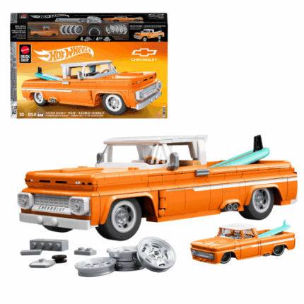 Конструктор Hot Wheels – Pickup ’62 Chevy, масштаб 1:16 Пристегните ремни и отправляйтесь в незабываемое путешествие с масштабной моделью Custom '62 Chevy Pickup (1:16) от Mattel Brick Shop! Детализированный и аутентичный набор позволяет создать эффектный пикап с открытым капотом и индивидуальным дизайном.Особенности: 	Масштаб 1:16 — крупная и реалистичная модель 	Дополнительные детали для персонализации, включая открытый двигатель 	Наклейки для индивидуального декора 	Металлические колёсные диски 	Фирменная металлическая табличка 	Эксклюзивная металлическая машинка для коллекции 	Часть коллекции Elite Series — собирай свой автопарк!
