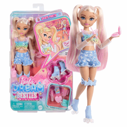 Кукла Barbie Dream Besties «Малибу» с аксессуарами Откройте для себя новое увлечение Barbie “Малибу” — роликовые коньки! Кукла одета в наряд с вдохновением от бабочек и готова к катанию в стильных роликах. Она мечтает основать собственную косметическую компанию, поэтому в набор входят тематические аксессуары: помада и зеркальце-пудреница.С длинными светлыми волосами, которые можно укладывать в прически, Barbie “Malibu” вдохновляет детей на мечты, творчество и уверенность в себе.Особенности: 	Тематика: ролики и косметика 	В комплекте роликовые коньки и стильный наряд с бабочками 	Косметические аксессуары — помада и компактное зеркало 	Длинные светлые волосы — для игр с причёсками 	Развивает воображение и уверенность 	Подходит детям от 4 лет 	Кукла не может стоять самостоятельно